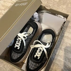 NWT Black Dolce Vita Dolen Sneaker Size 6